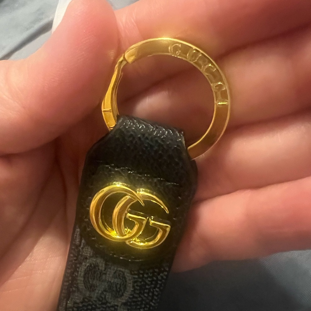 GWP/Novelty - Gucci Silver and Gold Key Holder - Picture 3 of 3